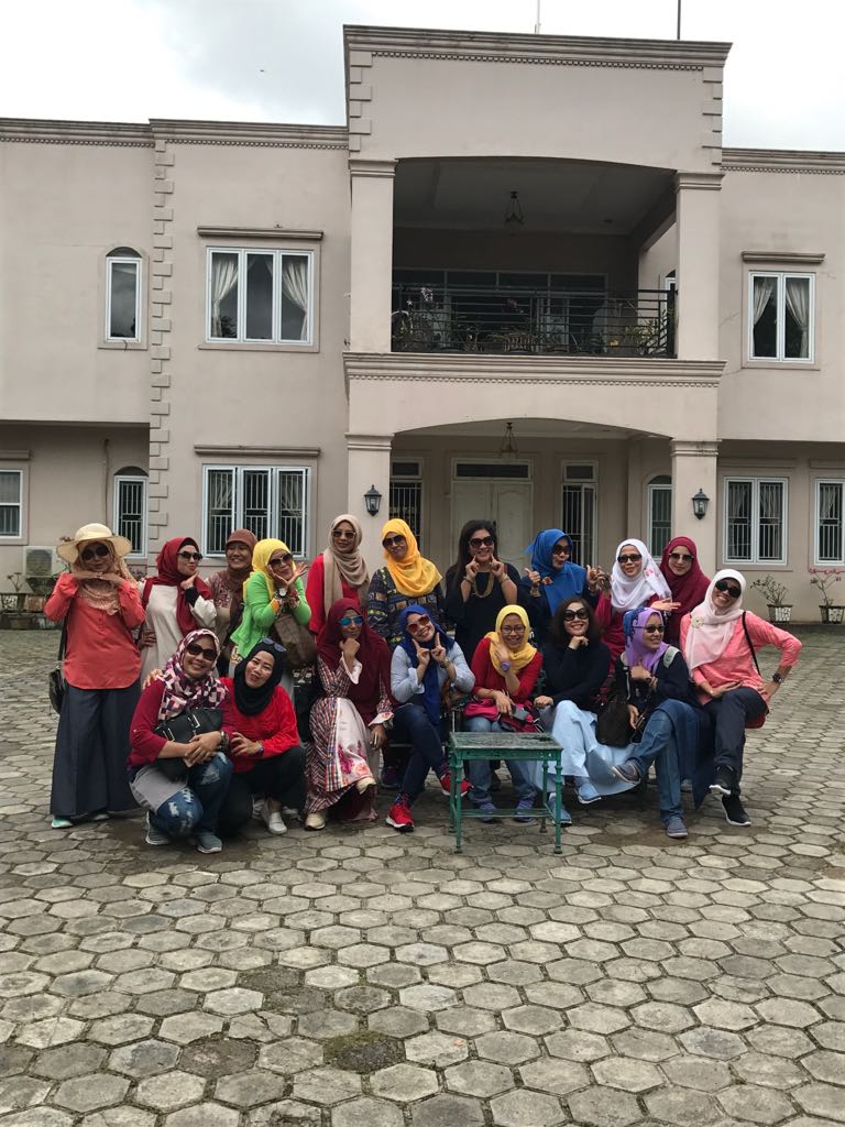 Kumpulan Ibu-Ibu from Labschool Goes to Belitung 31 Maret 2017 - 02 April 2017