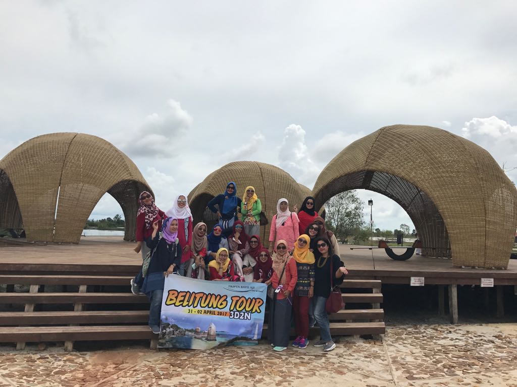 Kumpulan Ibu-Ibu from Labschool Goes to Belitung 31 Maret 2017 - 02 April 2017