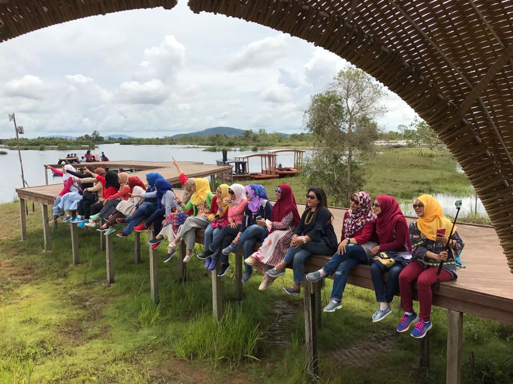 Kumpulan Ibu-Ibu from Labschool Goes to Belitung 31 Maret 2017 - 02 April 2017
