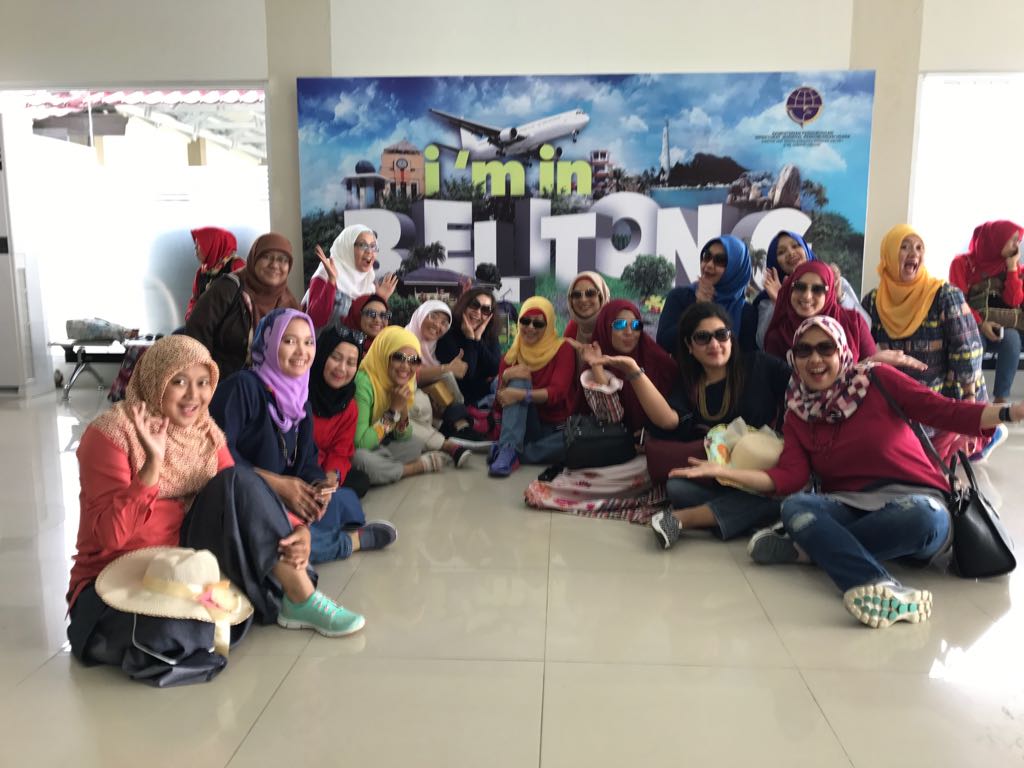 Kumpulan Ibu-Ibu from Labschool Goes to Belitung 31 Maret 2017 - 02 April 2017