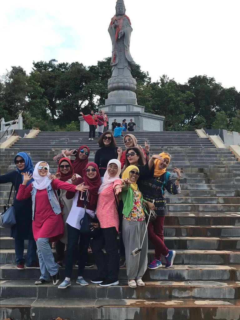 Kumpulan Ibu-Ibu from Labschool Goes to Belitung 31 Maret 2017 - 02 April 2017