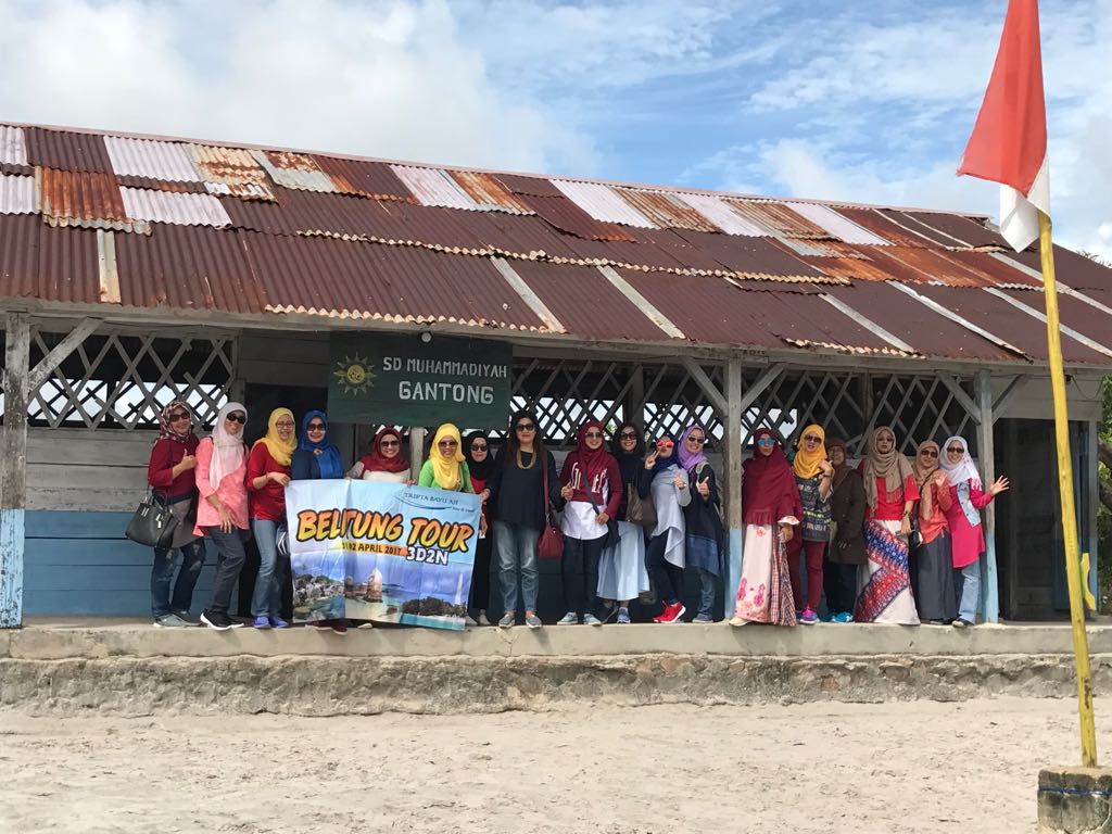 Kumpulan Ibu-Ibu from Labschool Goes to Belitung 31 Maret 2017 - 02 April 2017