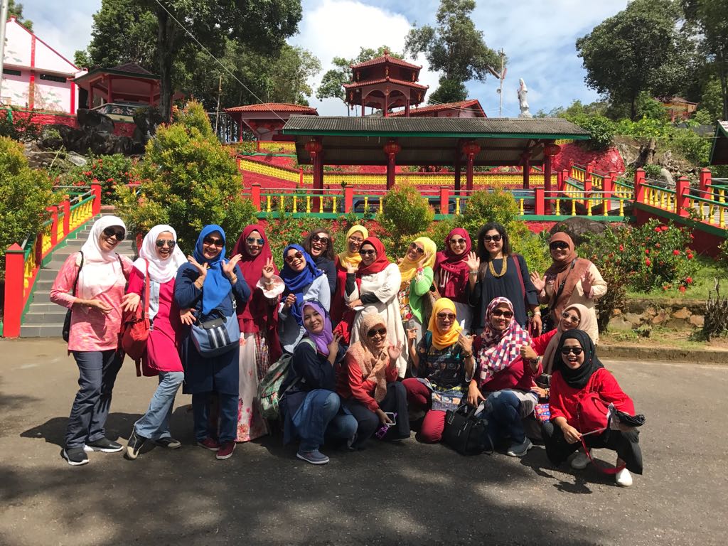 Kumpulan Ibu-Ibu from Labschool Goes to Belitung 31 Maret 2017 - 02 April 2017