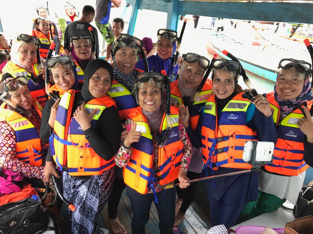 Kumpulan Ibu-Ibu from Labschool Goes to Belitung 31 Maret 2017 - 02 April 2017