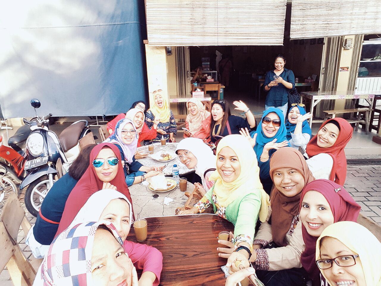 Kumpulan Ibu-Ibu from Labschool Goes to Belitung 31 Maret 2017 - 02 April 2017