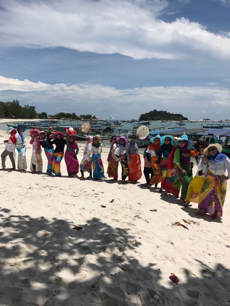 Kumpulan Ibu-Ibu from Labschool Goes to Belitung 31 Maret 2017 - 02 April 2017