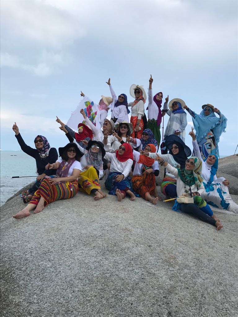 Kumpulan Ibu-Ibu from Labschool Goes to Belitung 31 Maret 2017 - 02 April 2017