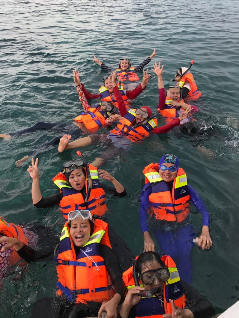 Kumpulan Ibu-Ibu from Labschool Goes to Belitung 31 Maret 2017 - 02 April 2017