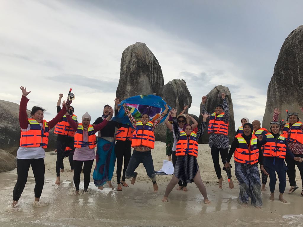 Kumpulan Ibu-Ibu from Labschool Goes to Belitung 31 Maret 2017 - 02 April 2017