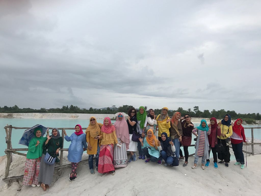 Kumpulan Ibu-Ibu from Labschool Goes to Belitung 31 Maret 2017 - 02 April 2017