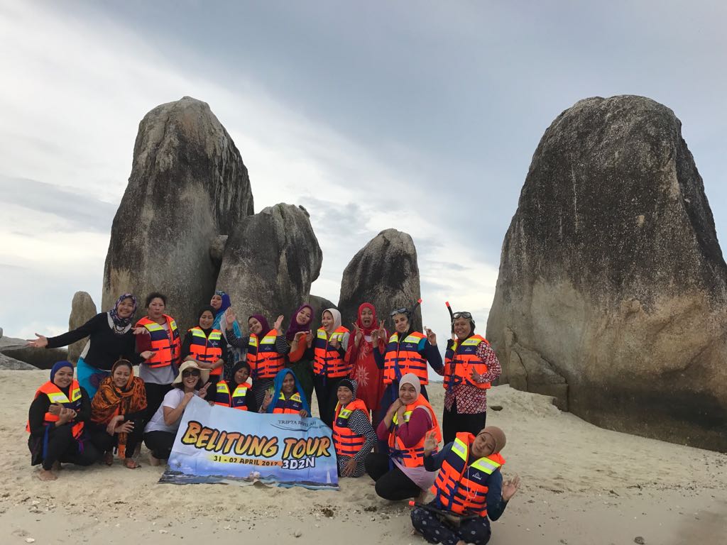 Kumpulan Ibu-Ibu from Labschool Goes to Belitung 31 Maret 2017 - 02 April 2017
