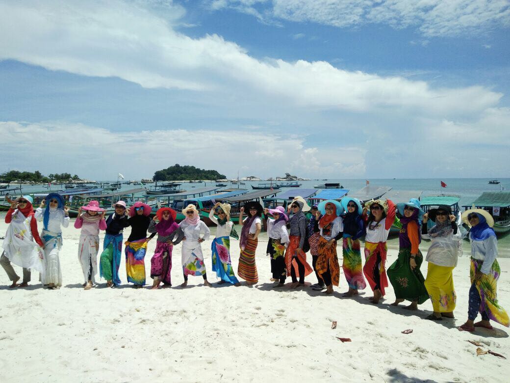 Kumpulan Ibu-Ibu from Labschool Goes to Belitung 31 Maret 2017 - 02 April 2017